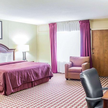 Quality Inn & Suites Fayetteville Zewnętrze zdjęcie