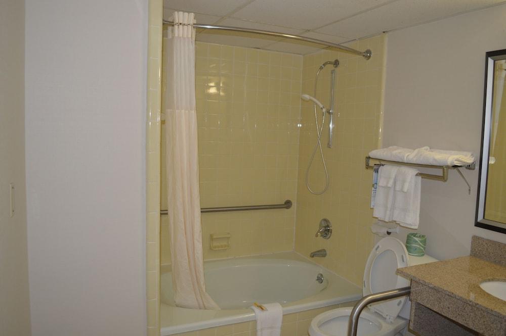 Quality Inn & Suites Fayetteville Zewnętrze zdjęcie