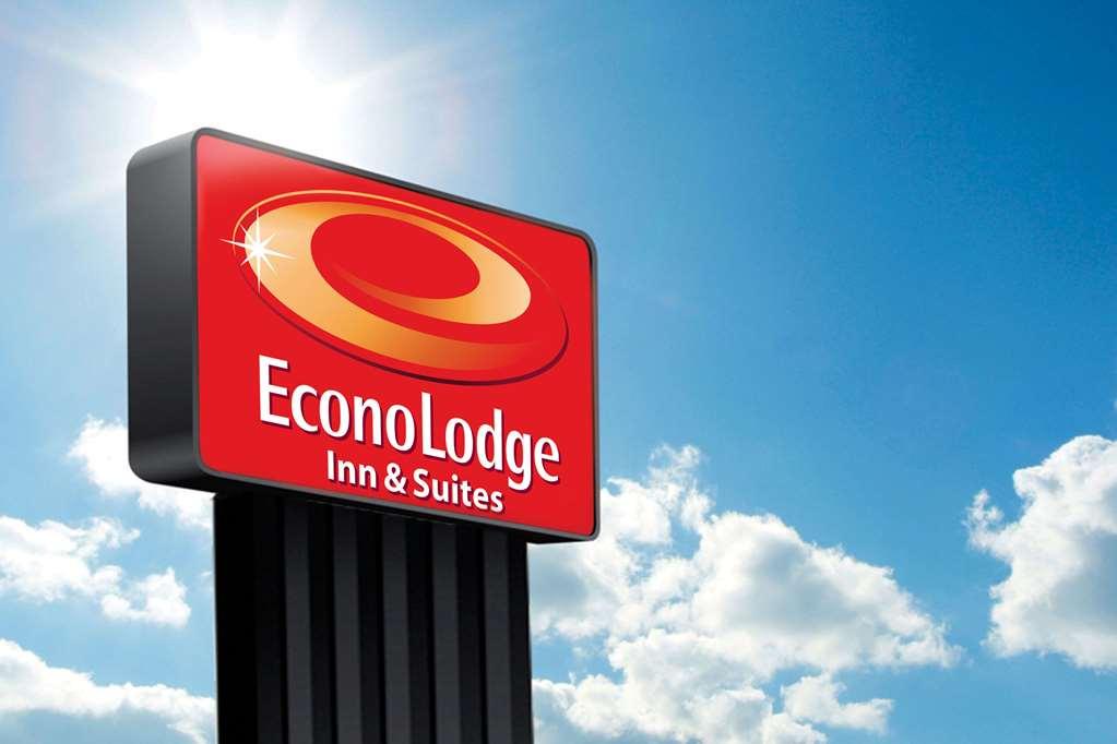 Quality Inn & Suites Fayetteville Zewnętrze zdjęcie