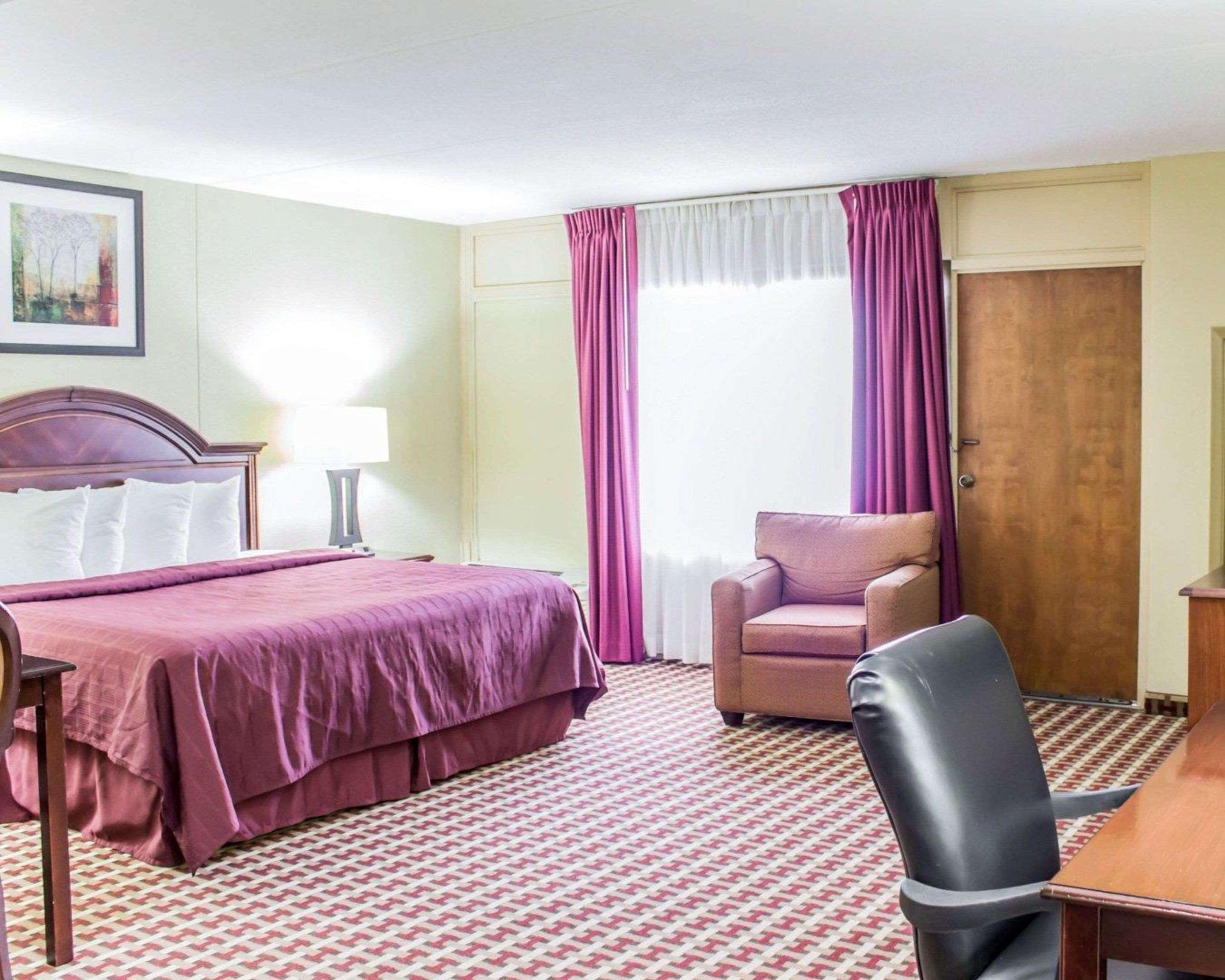 Quality Inn & Suites Fayetteville Zewnętrze zdjęcie