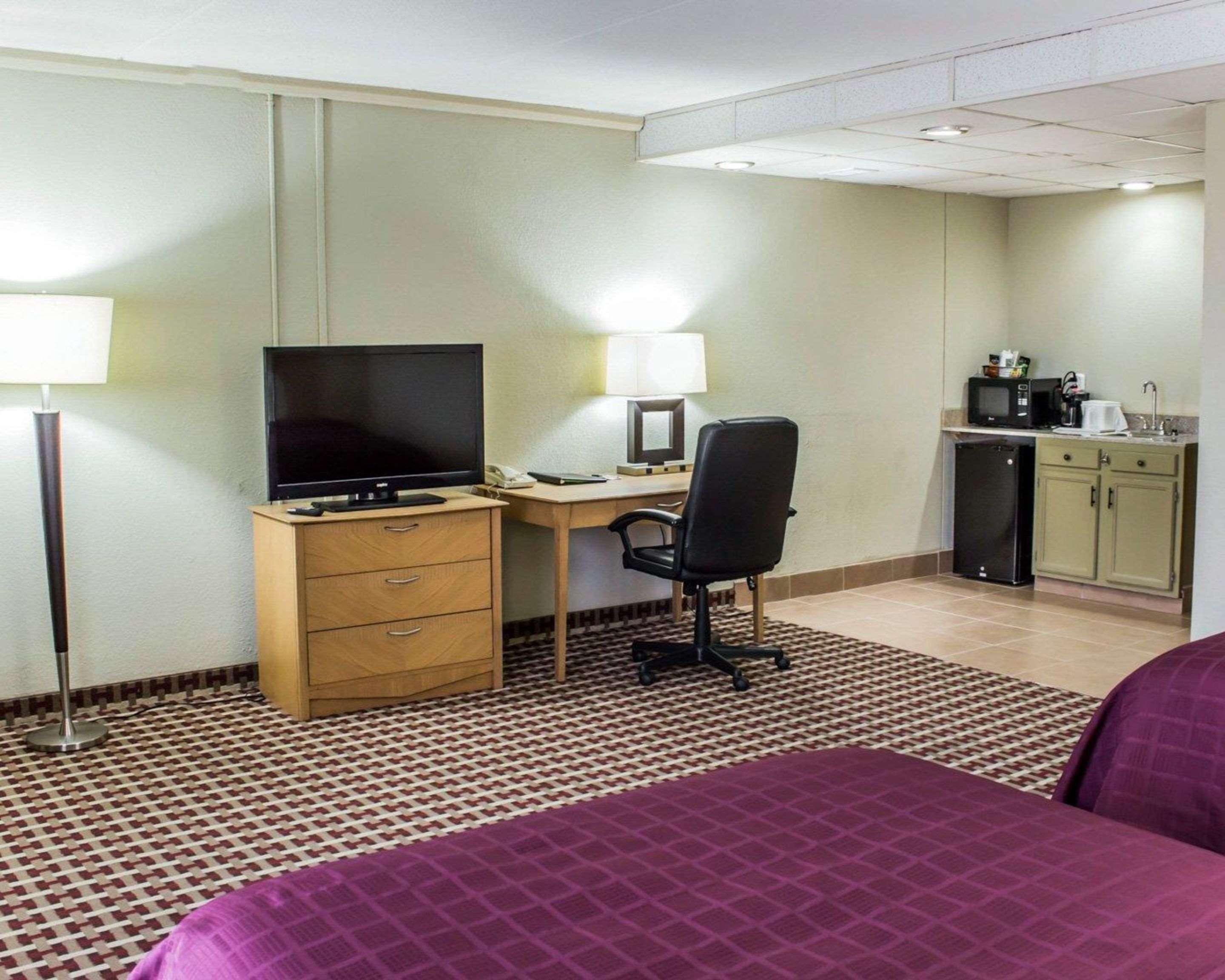 Quality Inn & Suites Fayetteville Zewnętrze zdjęcie