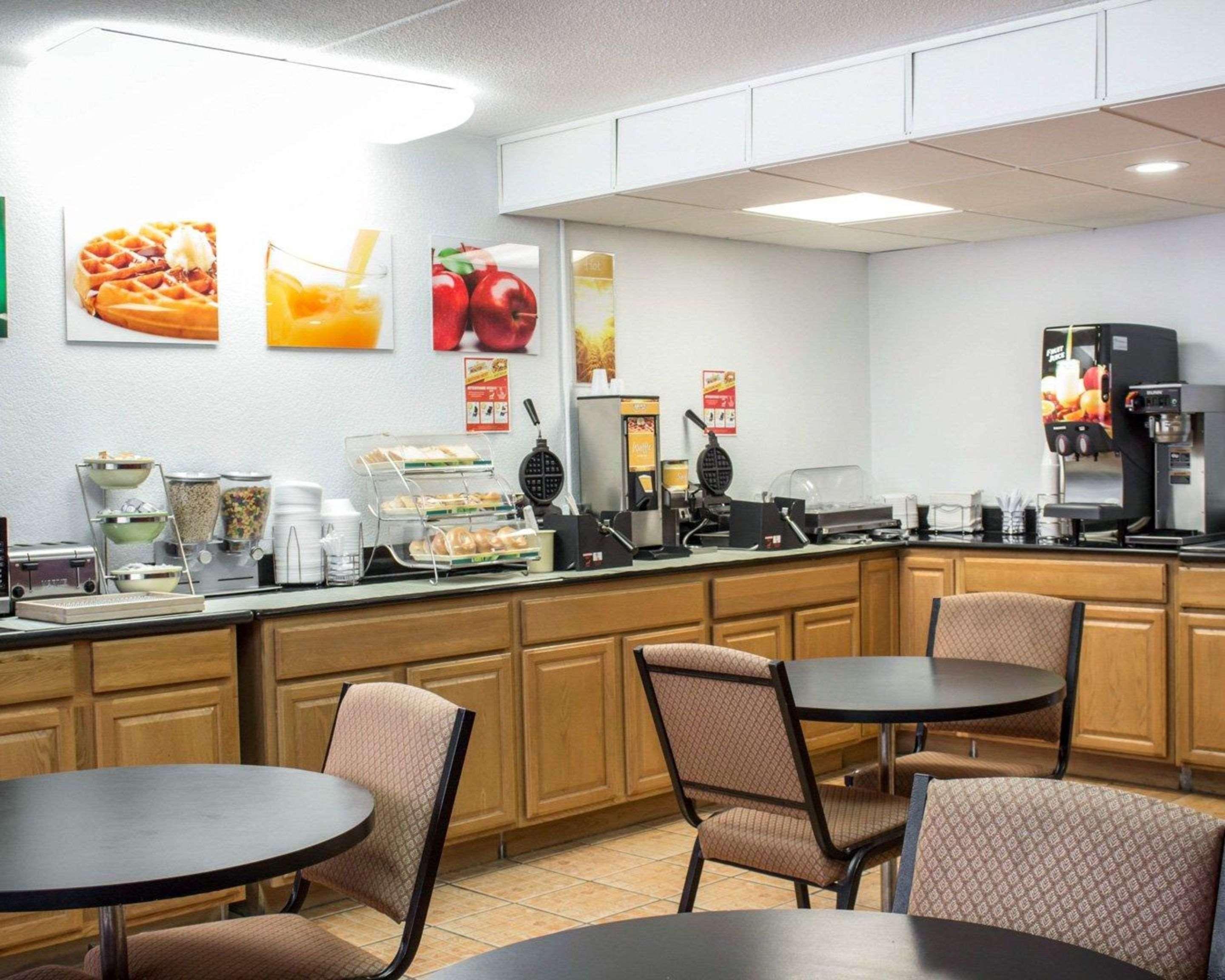 Quality Inn & Suites Fayetteville Zewnętrze zdjęcie