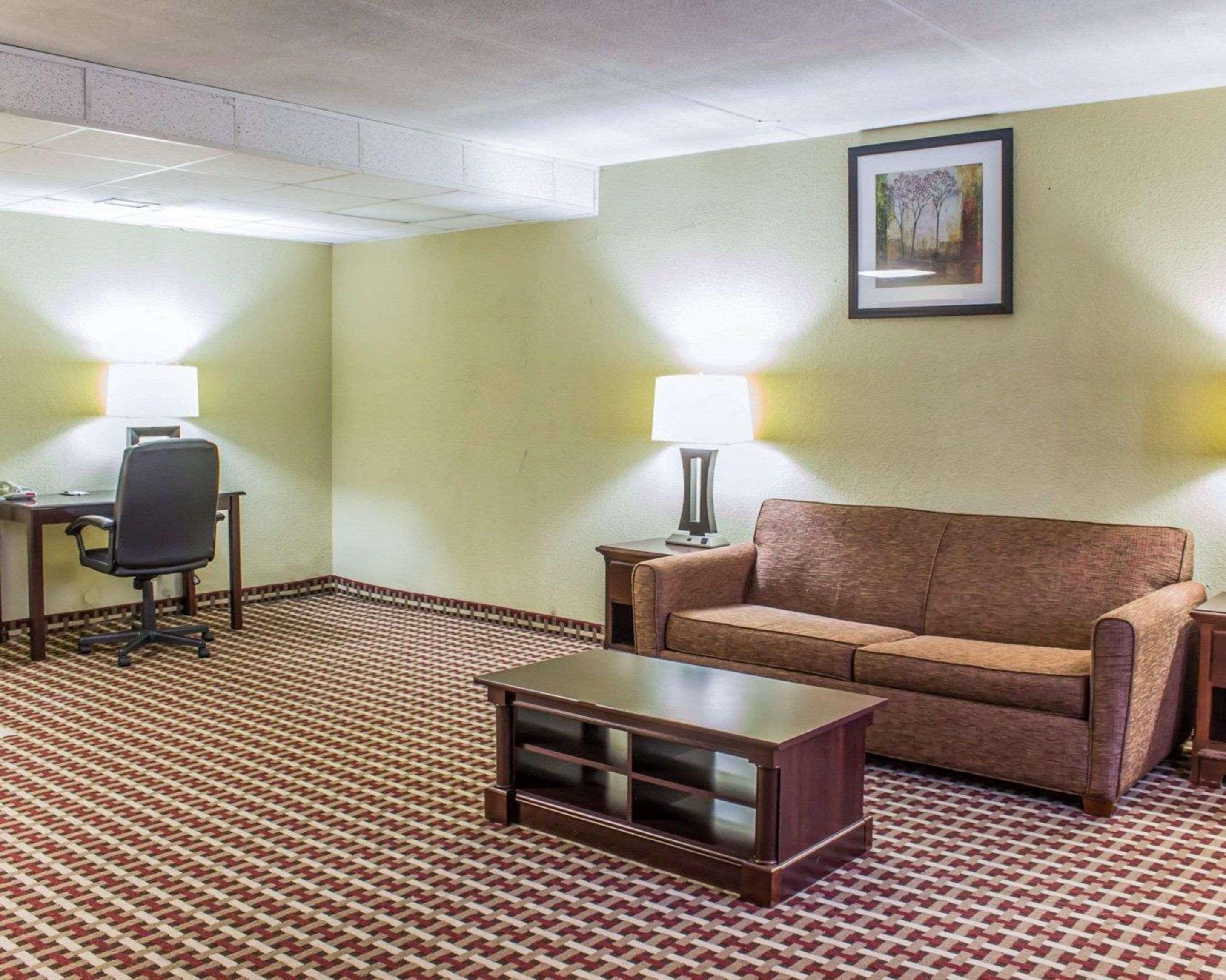 Quality Inn & Suites Fayetteville Zewnętrze zdjęcie