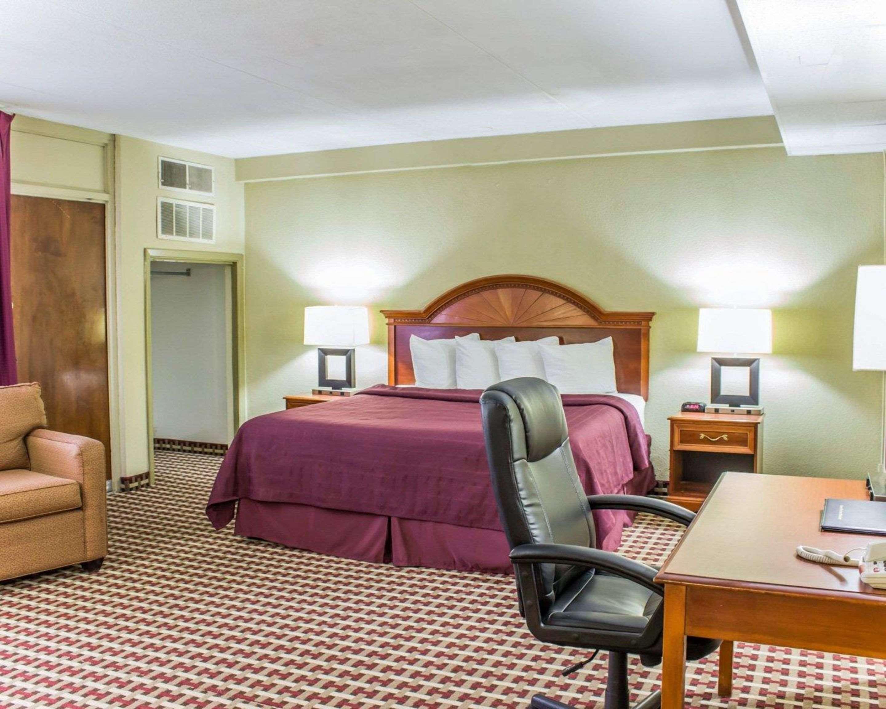 Quality Inn & Suites Fayetteville Zewnętrze zdjęcie