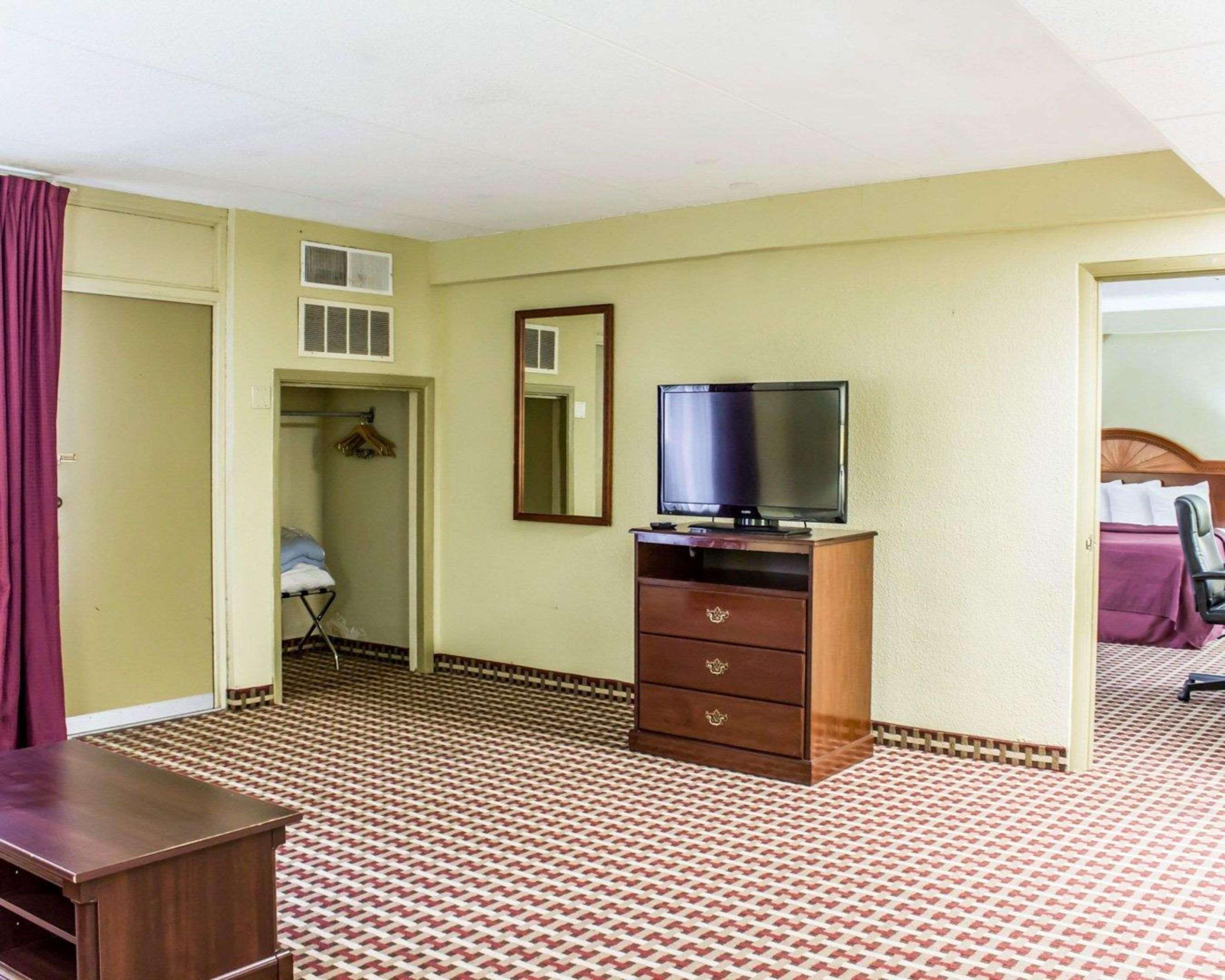 Quality Inn & Suites Fayetteville Zewnętrze zdjęcie