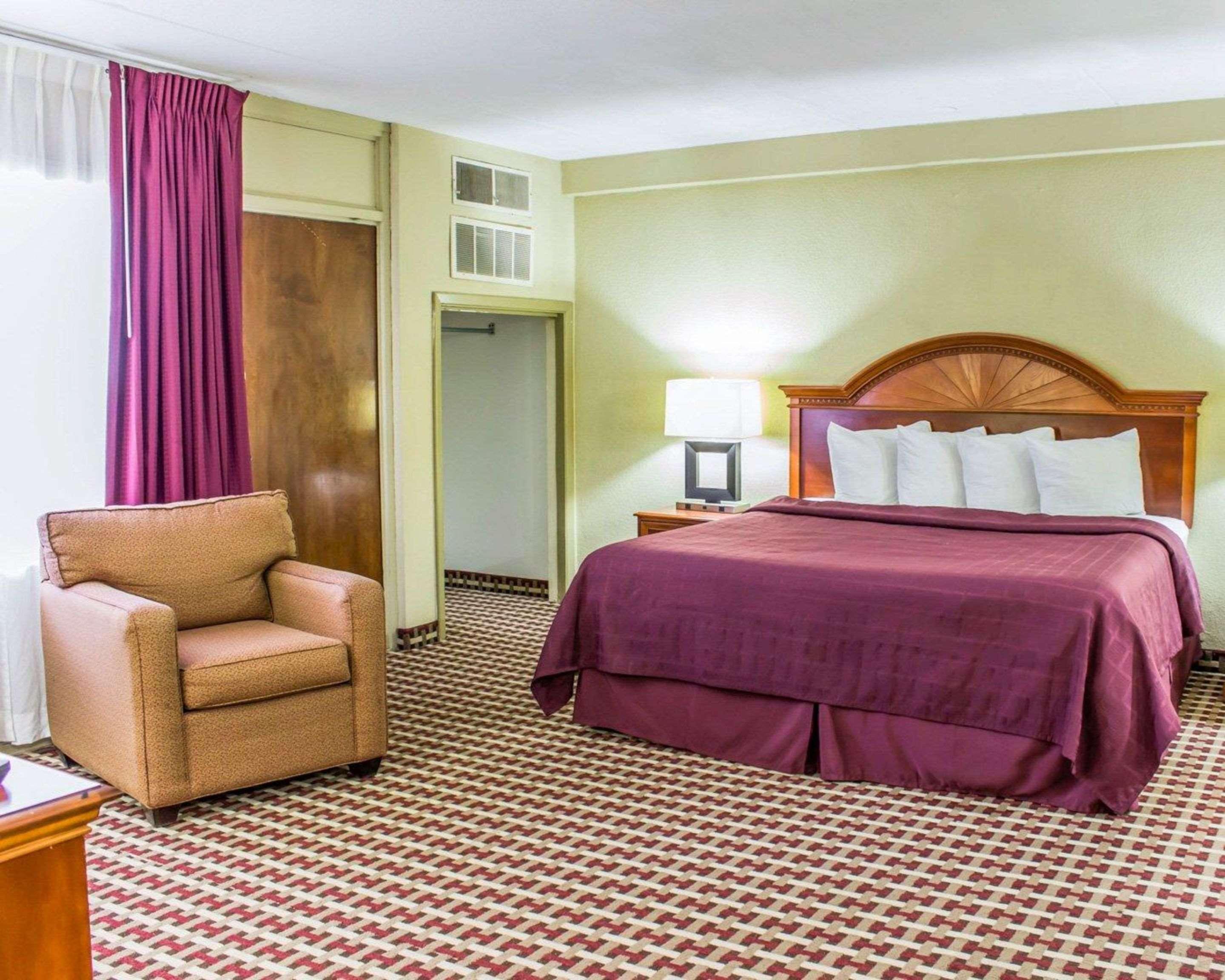 Quality Inn & Suites Fayetteville Zewnętrze zdjęcie