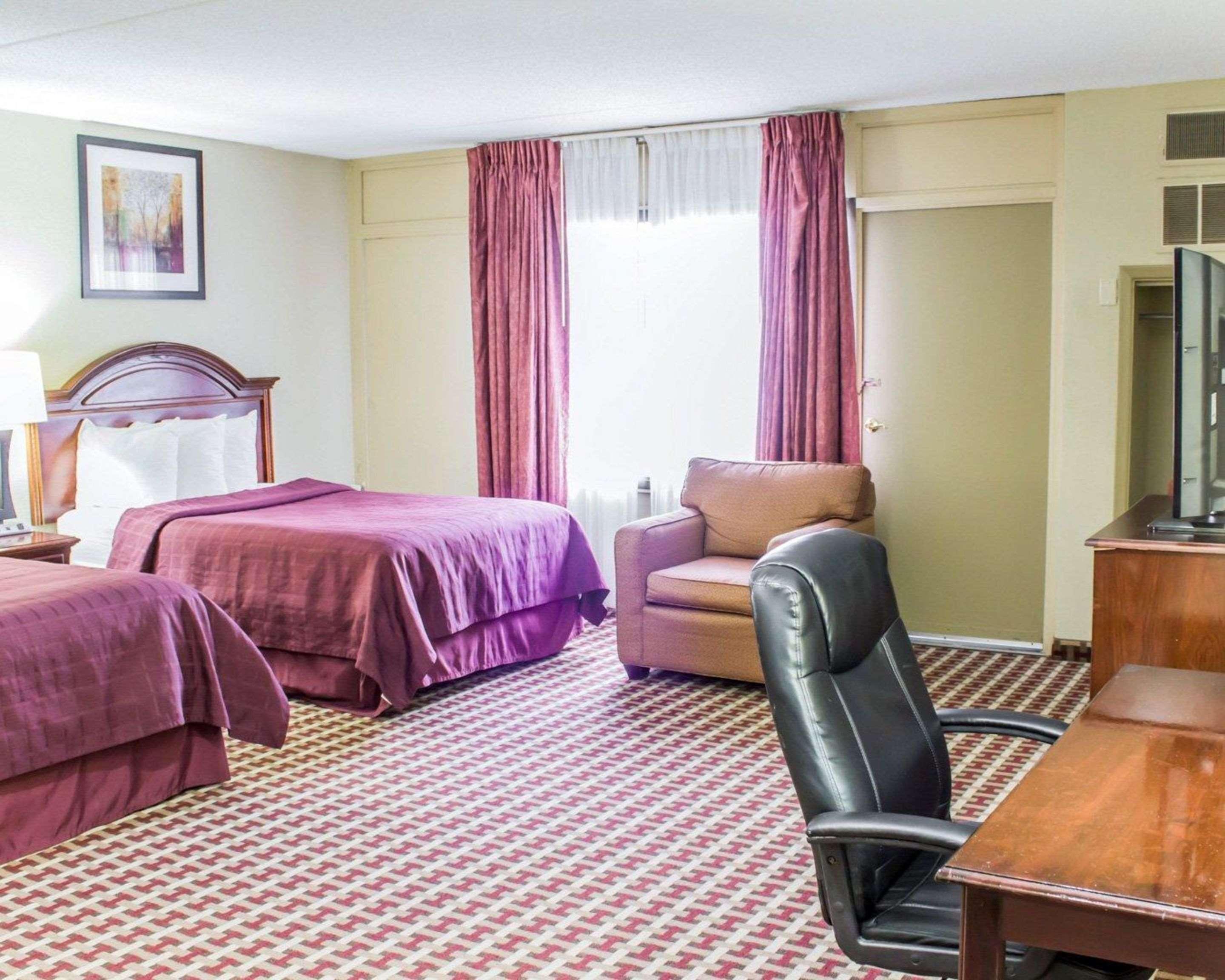 Quality Inn & Suites Fayetteville Zewnętrze zdjęcie