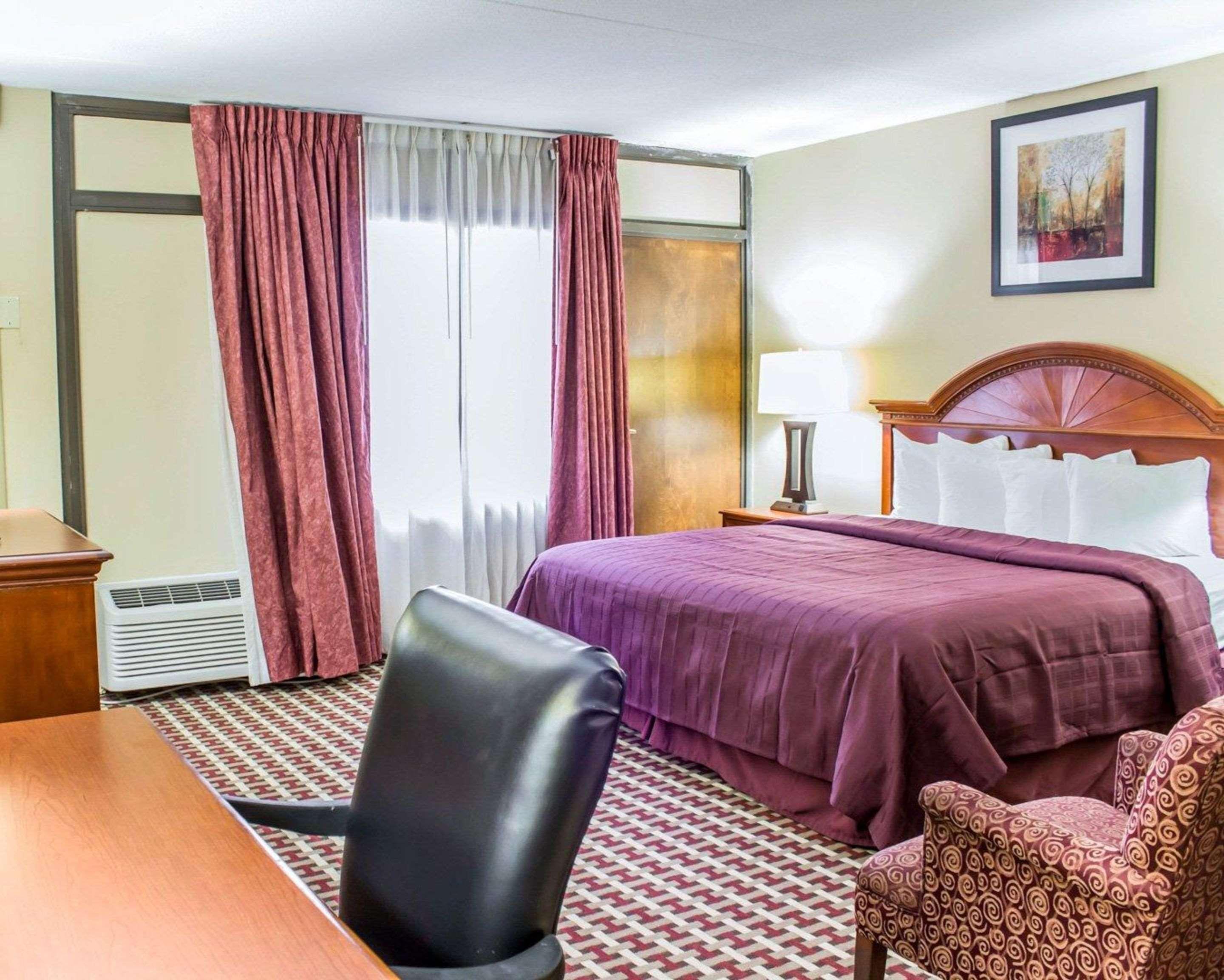 Quality Inn & Suites Fayetteville Zewnętrze zdjęcie