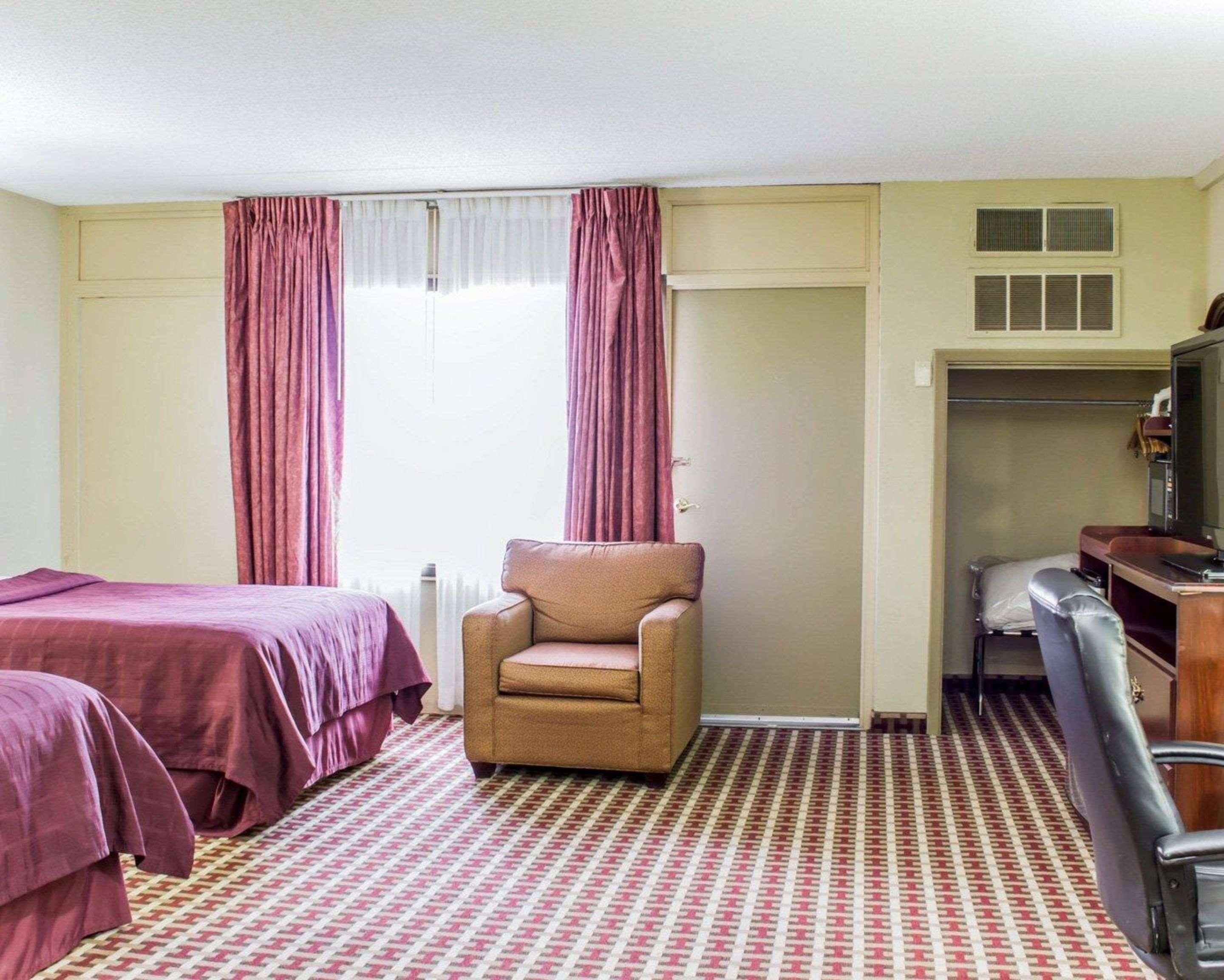 Quality Inn & Suites Fayetteville Zewnętrze zdjęcie