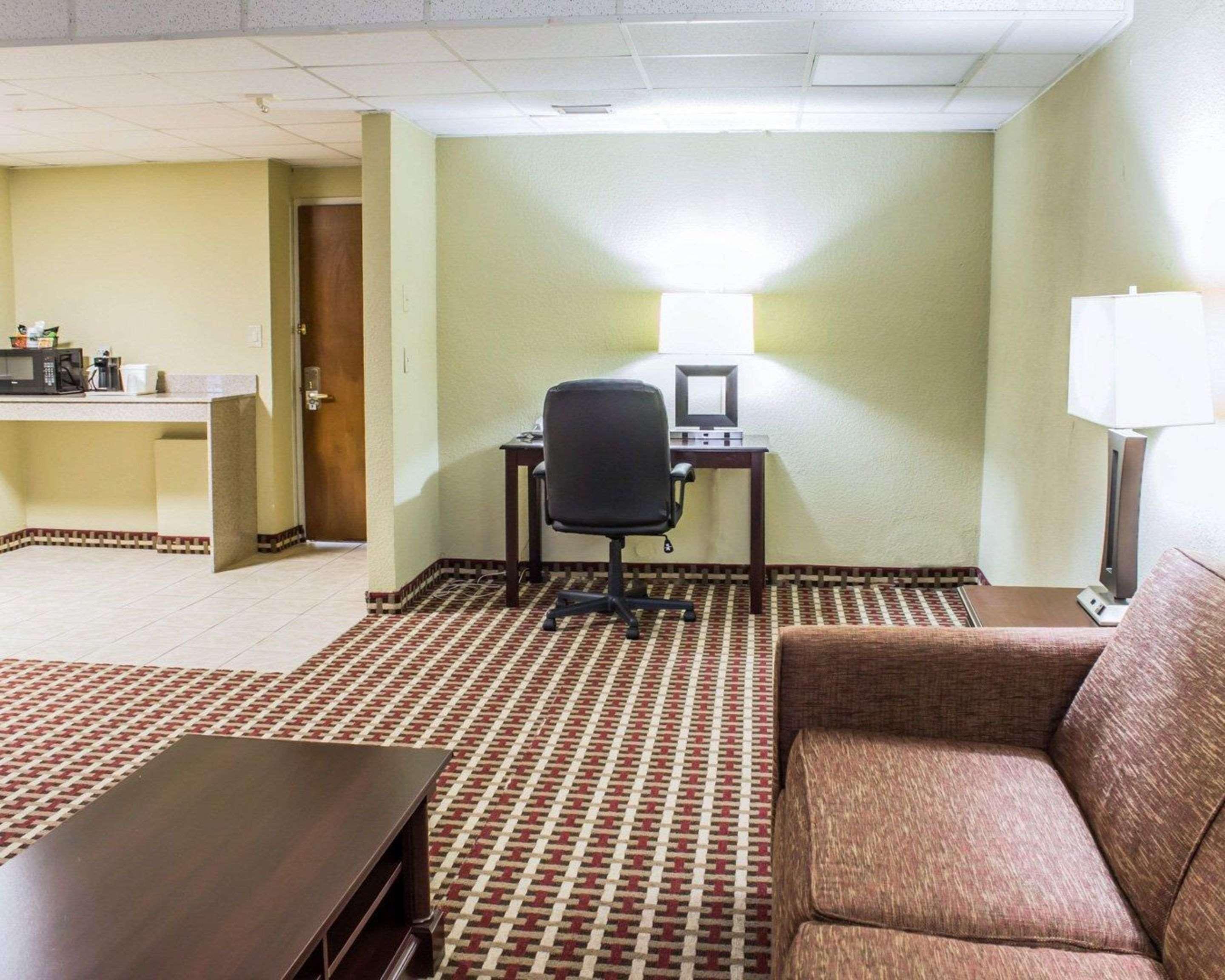 Quality Inn & Suites Fayetteville Zewnętrze zdjęcie