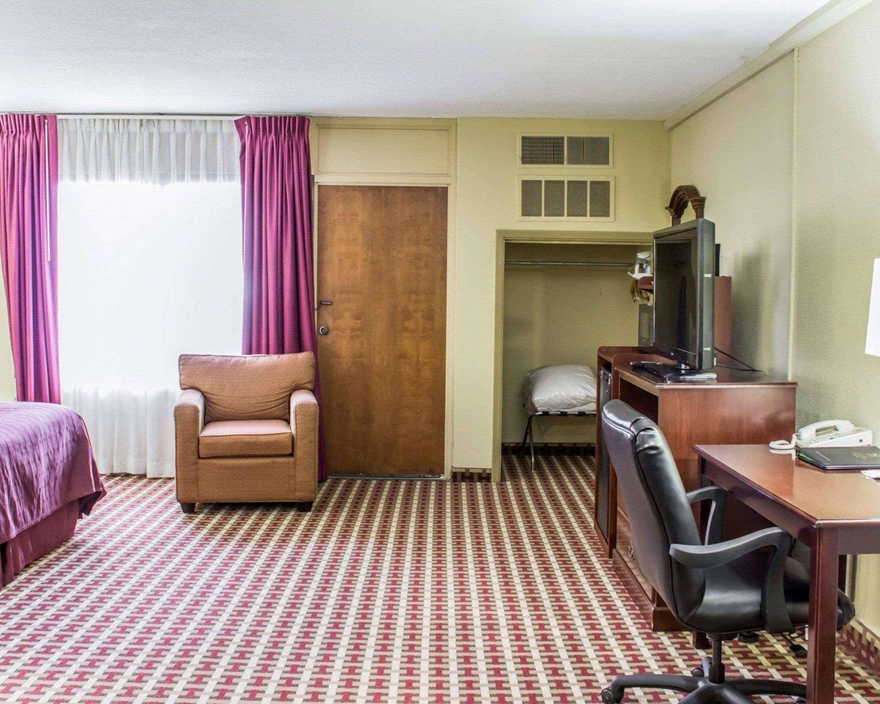 Quality Inn & Suites Fayetteville Zewnętrze zdjęcie