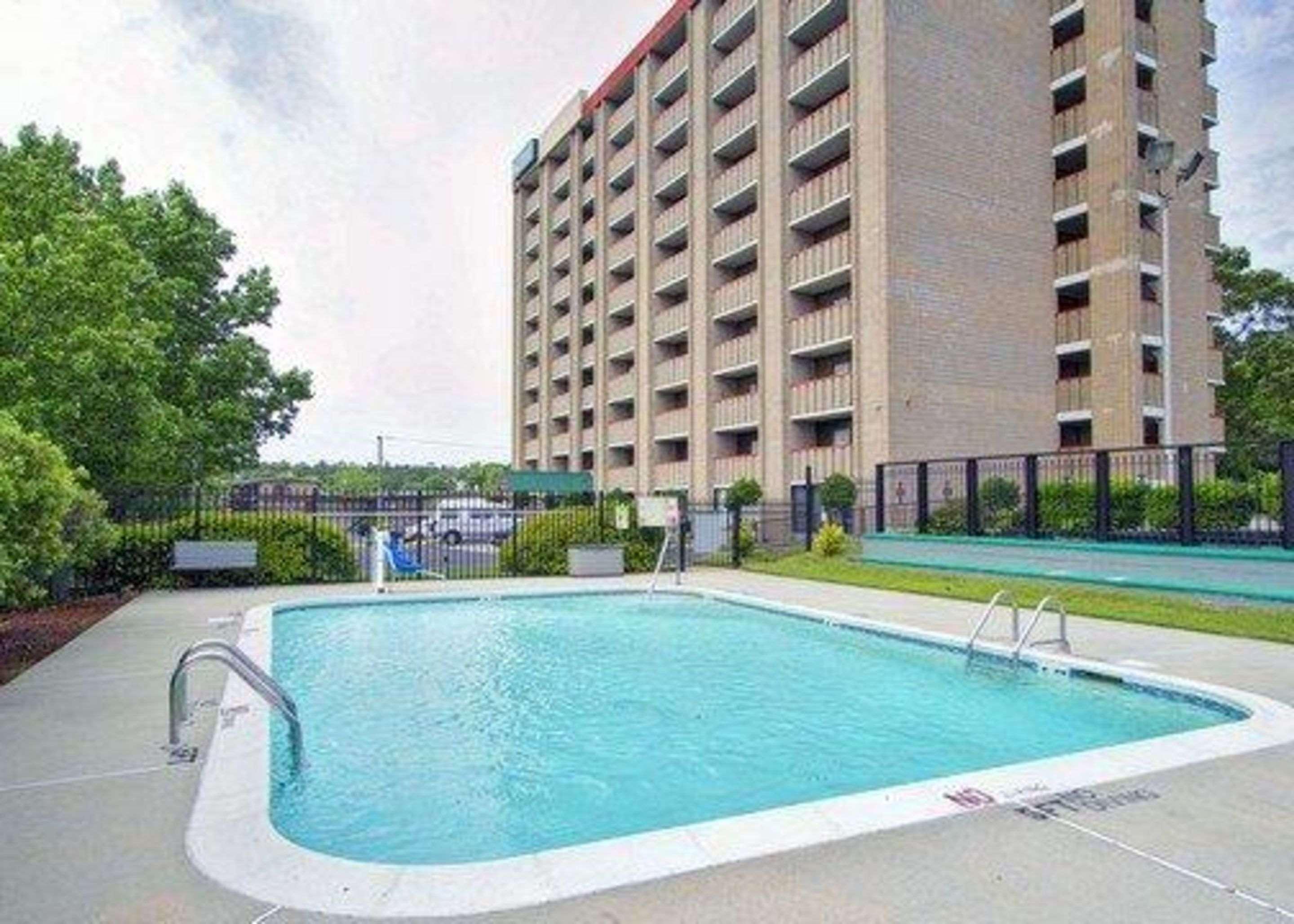 Quality Inn & Suites Fayetteville Zewnętrze zdjęcie