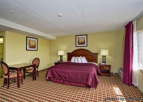 Quality Inn & Suites Fayetteville Zewnętrze zdjęcie