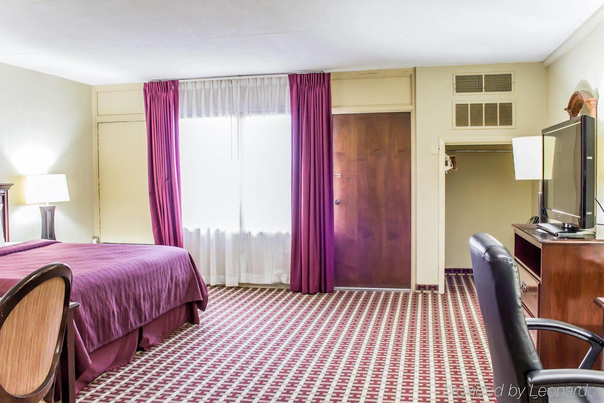 Quality Inn & Suites Fayetteville Zewnętrze zdjęcie