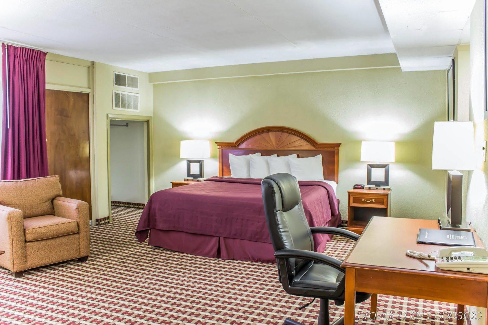 Quality Inn & Suites Fayetteville Zewnętrze zdjęcie