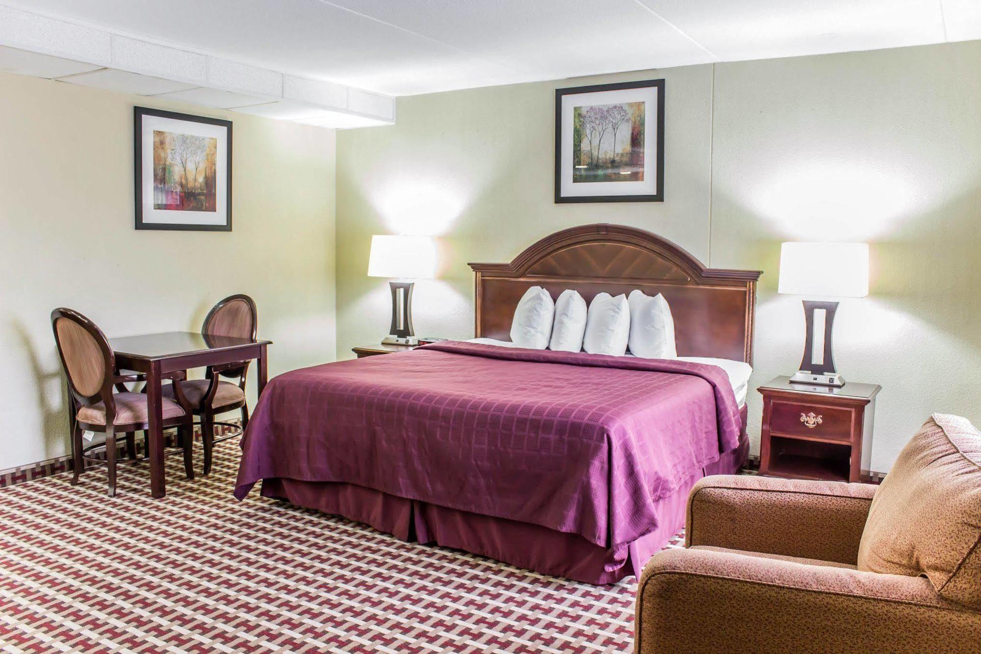 Quality Inn & Suites Fayetteville Zewnętrze zdjęcie