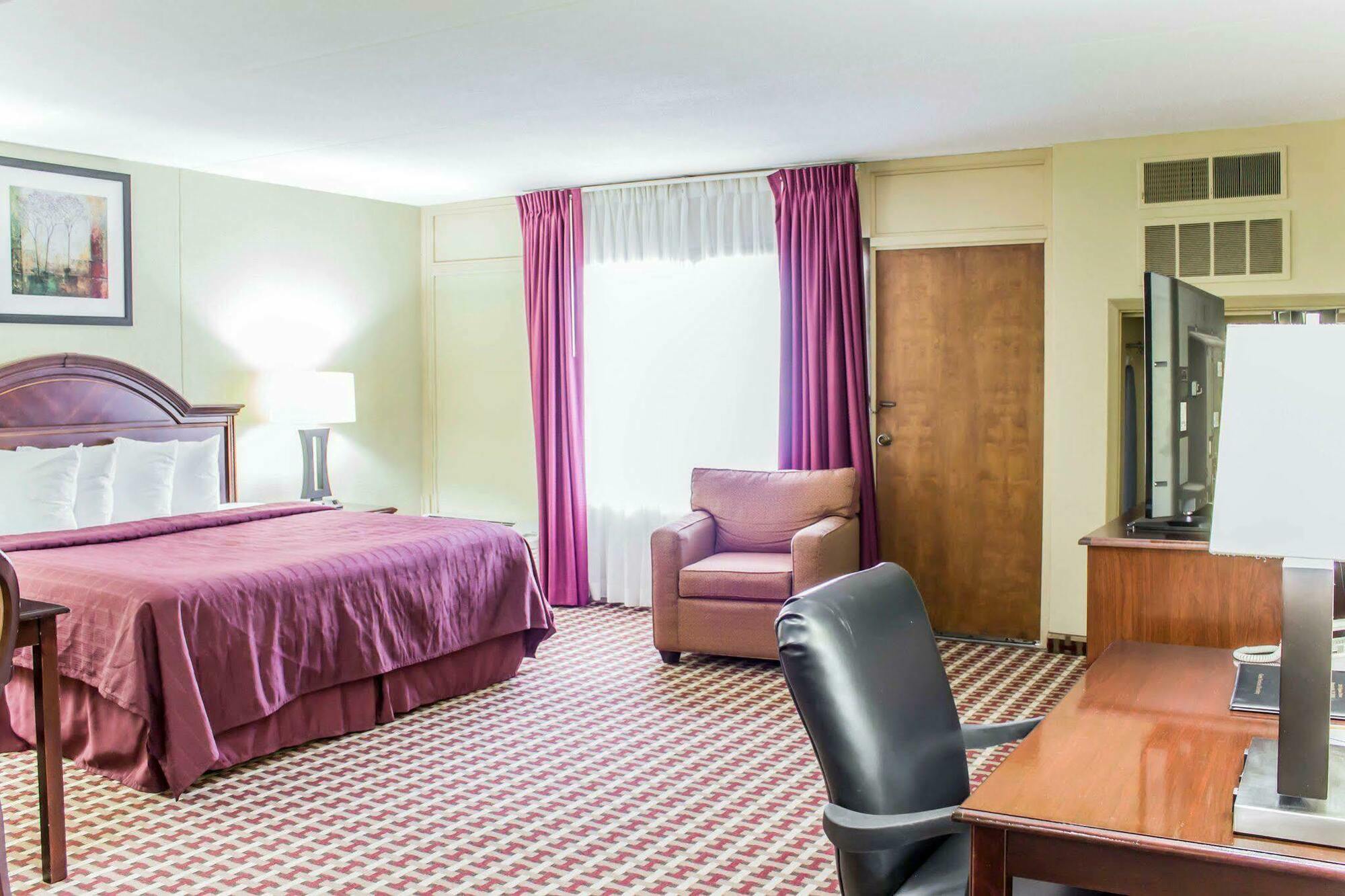 Quality Inn & Suites Fayetteville Zewnętrze zdjęcie
