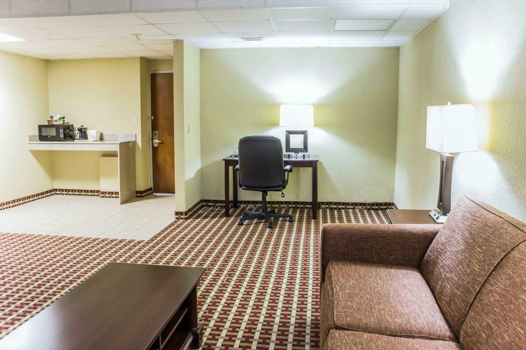 Quality Inn & Suites Fayetteville Zewnętrze zdjęcie