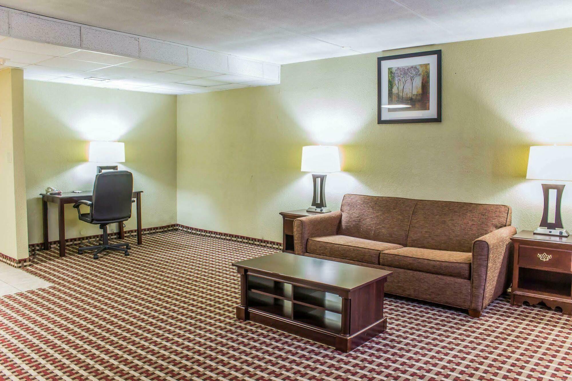 Quality Inn & Suites Fayetteville Zewnętrze zdjęcie
