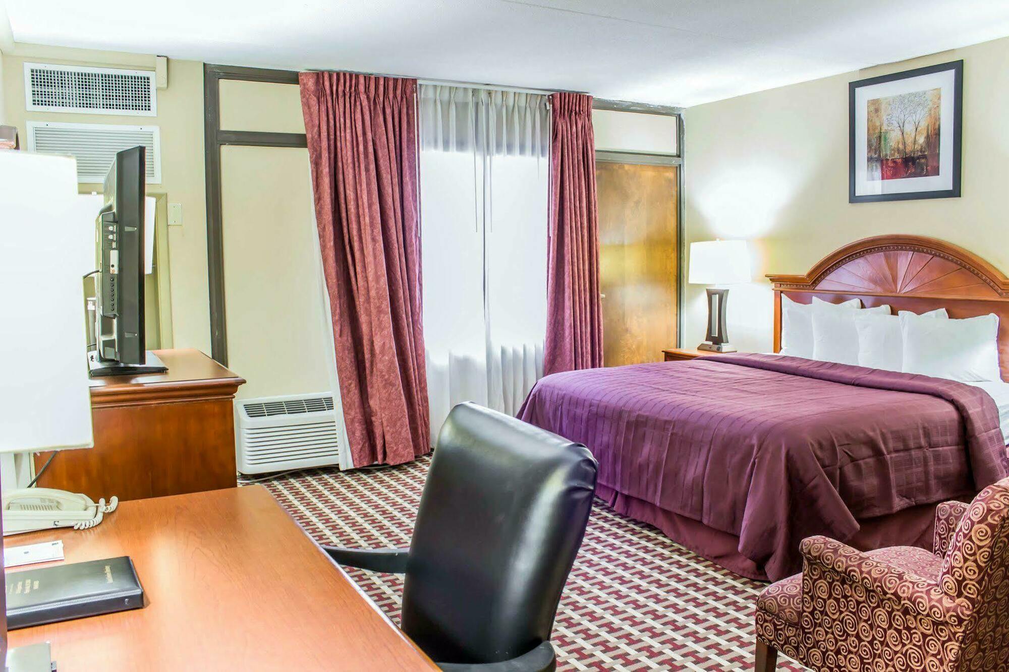 Quality Inn & Suites Fayetteville Zewnętrze zdjęcie